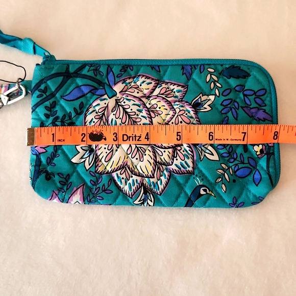 New Vera Bradley RFID Slim Wristlet - Picture 6 of 7